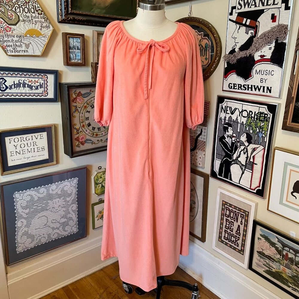 80s Vintage Peach Velour Zip Front Scoop Neck Robe Housecoat OSFM
